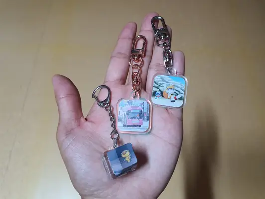 사각 아크릴 키링 (투명) 30 x 36 mm 구매 제작 후기 제가 좋아하는 테일즈인데
자물쇠 실버랑 테일즈 아크릴이랑 같이 있지만
자물쇠 실버는 대전 간선버스로 이동했습니다
테일즈는 자물쇠 브론즈로 합쳤지만 너무 맘에 듭니다
잘쓰겠습니다 아디오스! - 마플 리얼 후기 