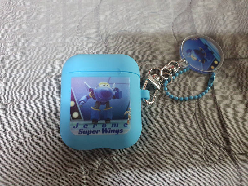 Jelly AirPods Case Purchased Jelly AirPods Case 제작 후기 I really like Schwing Jerome 
I really like the AirPods and keyring ㅎㅎ 
I'll use them well- 마플 리얼 후기