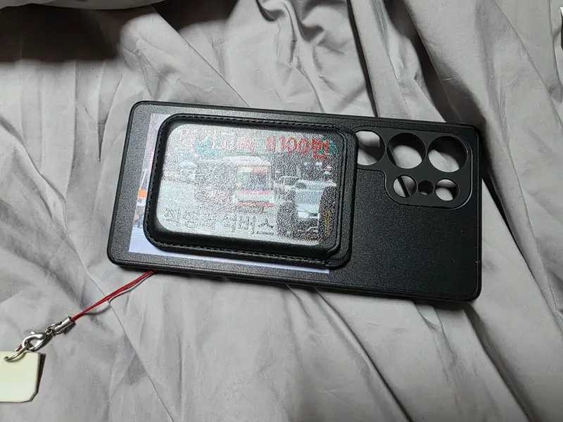 MagSafe Stand Leather Card Wallet Purchased 2.5 x 3.7 x 0. 5inch 제작 후기 My previous card holder started peeling, so I ordered a new one. It features my favorite express bus design, and I really love that the case and card holder match perfectly haha. I'll make good use of it haha.- 마플 리얼 후기