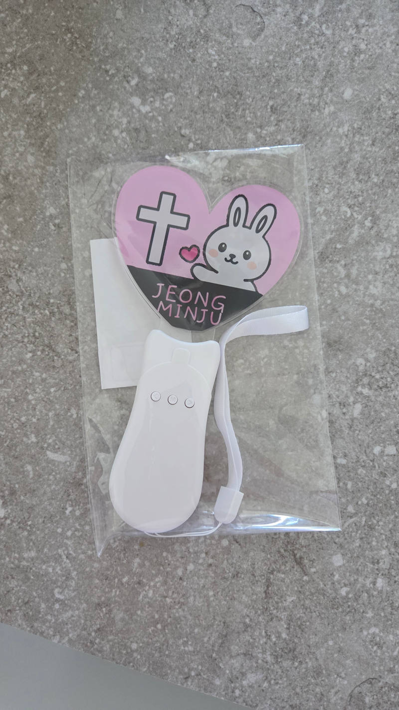 Heart LED Light Stick (Hand Stick) Purchased 4.1 x 7.5 inch 제작 후기 I like the size!- 마플 리얼 후기