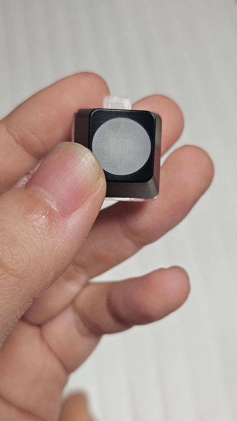 LED Keycap Keyring Black (1 unit) Purchased 1.8 x 1.8 x 1.1 cm 제작 후기 Just tears flowed... I can finally do Don Quixote Click in 3D...- 마플 리얼 후기