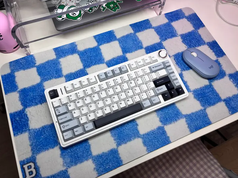 プレイマット / キーボードマット 60 x 35 cm 購入 제작 후기 ファイルサイズが小さく、印刷がぼやけています。
見るほど、望んでいたラッチフックを感じることができます。
ウィンターデスクマットにぴったり - 마플 리얼 후기