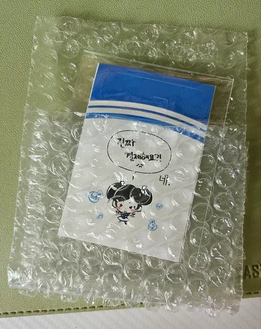 Bank Card Stickers S Chip (1+1) Purchased 2.5 x 3.7 inch 제작 후기 Just the fact that I made a card sticker with a picture I drew while ordering made me feel proud and had a feeling that it would be cute. 
When I actually received the product, the packaging was meticulous and the product attachment instructions were written in detail and kindly. 
The color was brighter than I had worried about, and the details were vivid, so I was briefly amazed. 
The moment I put it on, I was so happy that the ordinary card was transformed into something pretty! 
The adhesive is also very strong, so once I put it on, it will never fall off. 
Every time I take out the card, I feel happy and end up taking it out two or three more times. 
I didn't know that just putting a picture on a card would give me this much satisfaction. 
I'm thinking about what I'll make my item with next. 
The card sticker made with a picture I drew myself is a real item. Highly recommended! 

*This is a review written by an employee after actually using it. - 마플 리얼 후기 