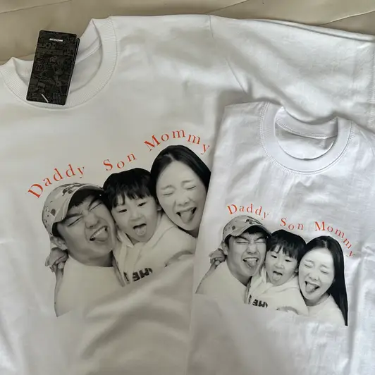 페어플레이 더블코튼 무지 티셔츠 L 구매 제작 후기 옷 재질도 너무 좋고 도톰해요!!! 프린트도 화질깨진다구 했는데 복불복으로 그냥 해달라구 했거든용!!! 근데 별로 안깨지고 너무 예쁘게 잘 나왔답니당 문의하는데 빨리빨리 처리해주시고 굳이에용!!!!! 다음에도 이용할게요 ! 😊 (아기사이즈는 없어서 따로 제작했어용 아기사이즈도 있으면 좋겠습니다🍀) - 마플 리얼 후기 