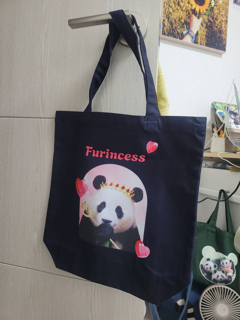 Standard Tote Bag (M) Purchased M 제작 후기 The print is so clear and the design is good, but I wish the handle strap was a little longer. I wish it was available as an option.- 마플 리얼 후기