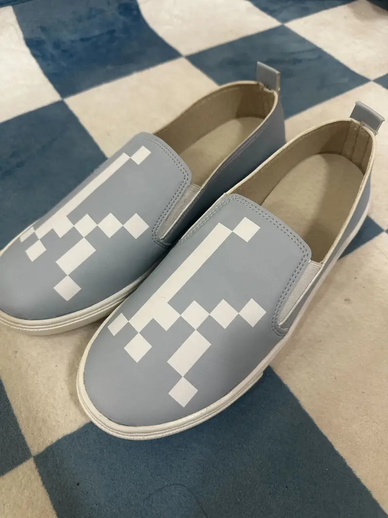 Custom Slip-ons (M) Purchased M7 / W8.5 제작 후기 I designed this using my mom's initials to give to her as a gift. ㅎㅎ I always wanted to give a product I designed to a special person, and I'm so happy and amazed that it can be made into a product so easily!! I was worried that the pastel-toned design would print blurry, but it was printed neatly and beautifully without any blurriness, so I think it really became a special gift that is one of a kind in the world. ㅎㅎ The quality of the shoes themselves is also great. The outsole is sturdy and comfortable to wear, so I think I'll wear them a lot! Above all, my mom, who received the gift, really liked it, saying that it was easy to put on and take off and that it was pretty, so I think she'd wear it a lot, so I'm very satisfied ^_^ *This is a review written by an employee after actual use.- 마플 리얼 후기