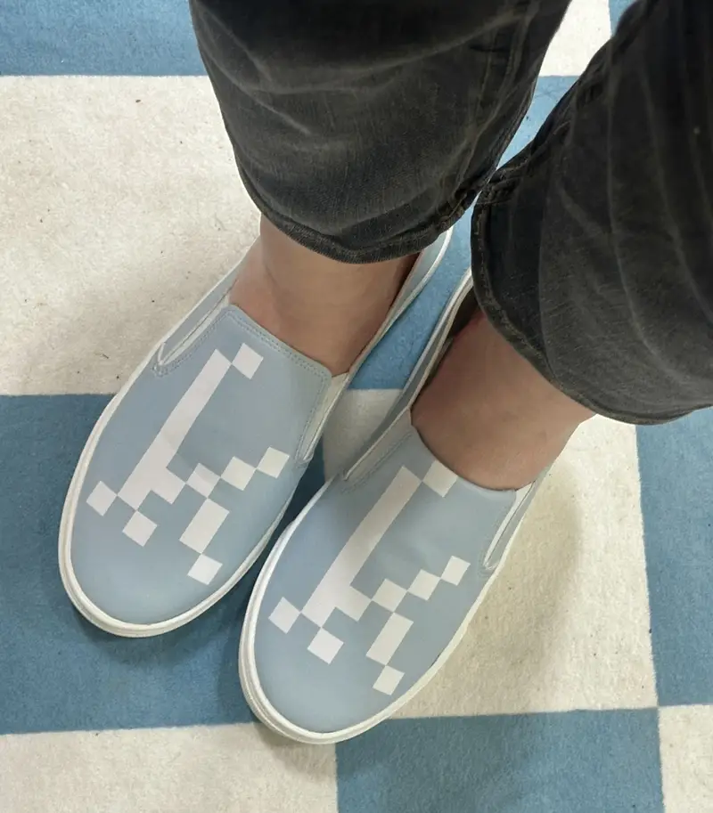 Custom Slip-ons (M) Purchased M7 / W8.5 제작 후기 I designed this using my mom's initials to give to her as a gift. ㅎㅎ I always wanted to give a product I designed to a special person, and I'm so happy and amazed that it can be made into a product so easily!! I was worried that the pastel-toned design would print blurry, but it was printed neatly and beautifully without any blurriness, so I think it really became a special gift that is one of a kind in the world. ㅎㅎ The quality of the shoes themselves is also great. The outsole is sturdy and comfortable to wear, so I think I'll wear them a lot! Above all, my mom, who received the gift, really liked it, saying that it was easy to put on and take off and that it was pretty, so I think she'd wear it a lot, so I'm very satisfied ^_^ *This is a review written by an employee after actual use.- 마플 리얼 후기