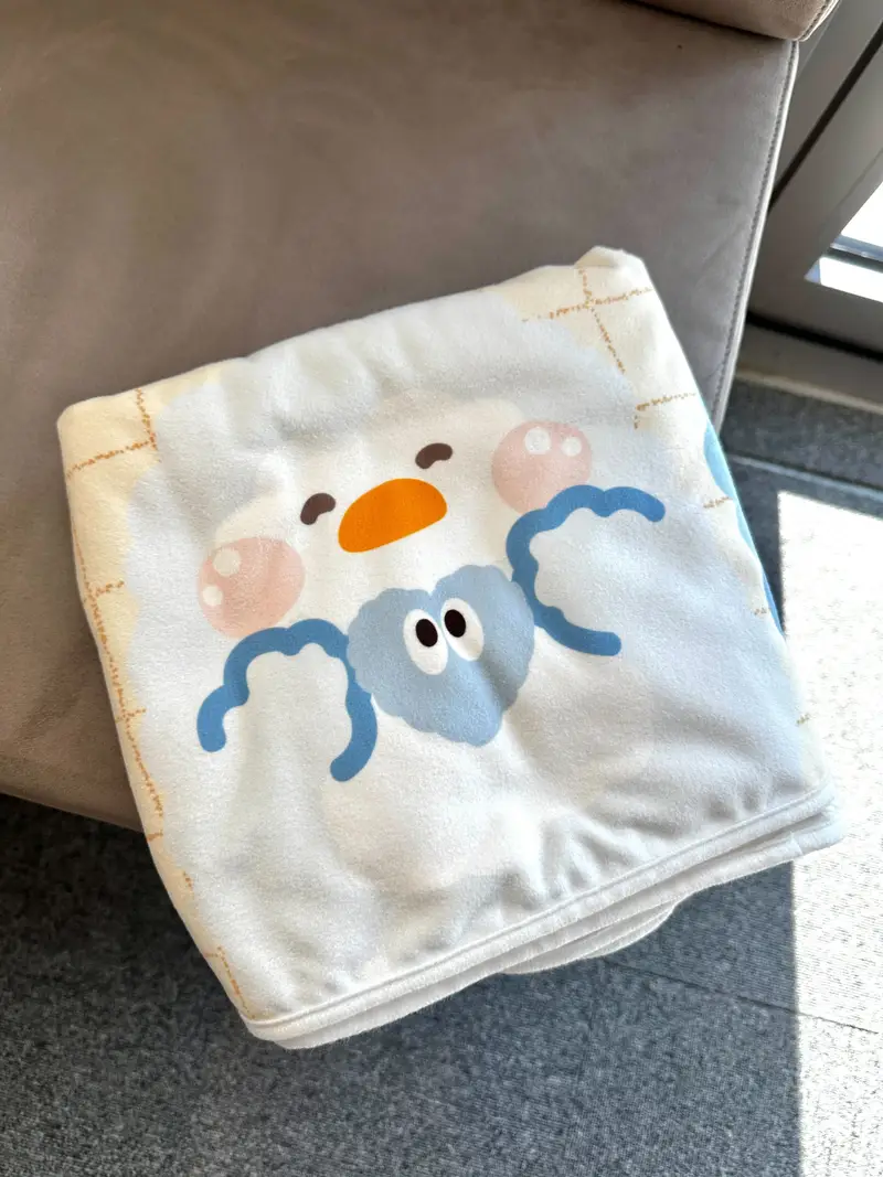 가로 극세사 담요 (M) 100 x 70cm 구매 제작 후기 도톰따땃 너무너무 포근하고 좋아요 ㅎㅎ
도안의 색감이 파스텔 톤이여서 탁하게 나오진 않을까 살짝 걱정했는데 너무너무 선명하고 깔끔하게 잘 나왔어요 ㅎㅎ 인쇄면도 부들부들하고 안쪽의 털은 극강의 부들함… 진짜 따뜻해서 회사에서 덮고있기에 딱이에용 ㅠ.ㅠ!! 일주일 써보았는데 보풀이 일어나는 재질도 아니고 때가 잘탈 것 같은 재질도 아니여서 오래오래 예쁘게 잘 쓸 수 있을 것 같아요 >_< 너무 만족스럽습니당 ㅎㅎ
* 직원이 실제 사용 후 작성한 리뷰입니다.- 마플 리얼 후기