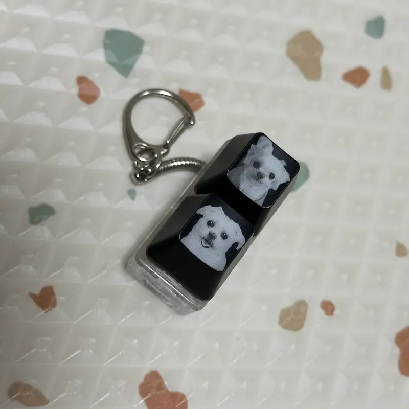 LED Keycap Keyring White (2 unit)  Purchased 1.8 x 1.8 x 1.1 cm 제작 후기 I was worried that the image I was going to make would be a photo, so it wouldn't be expressed well, but it was made clearly and it's really pretty >_< 
When you're absentminded or need healing, when you press the keycap, it makes a cute clicking sound and the rats sparkle, so it's twice as cute :) 
I really like that the rainbow colors make the color change like a pulse when you press it! 
These days, when decorating is popular, it's not a common keyring that everyone carries around, so it would be great to make it as a unique gift and give it to someone around you~!! 

*This is a review written by an employee after actual use.- 마플 리얼 후기