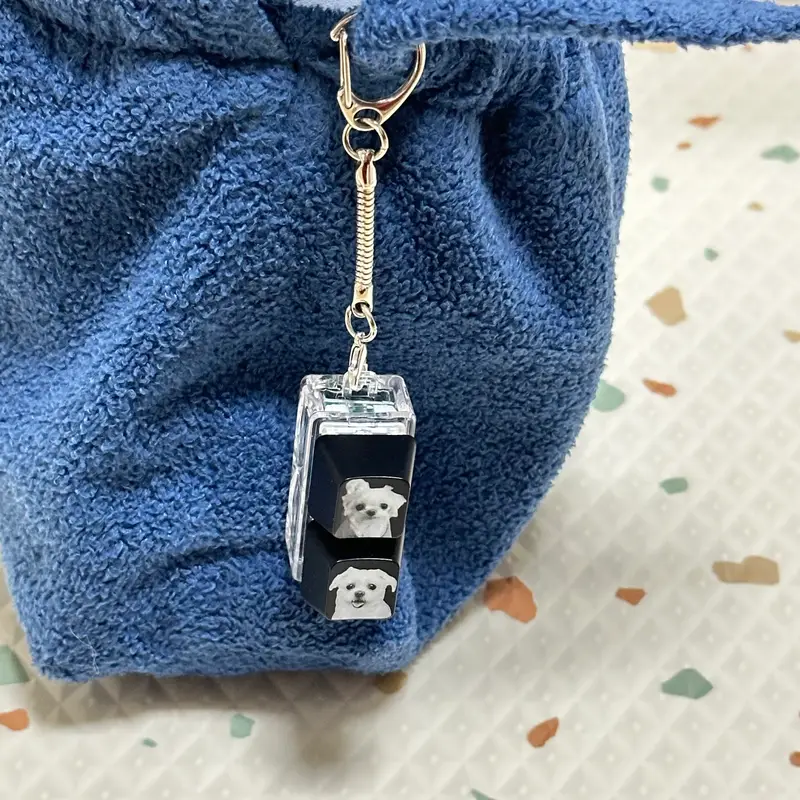 LED Keycap Keyring White (2 unit)  Purchased 1.8 x 1.8 x 1.1 cm 제작 후기 I was worried that the image I was going to make would be a photo, so it wouldn't be expressed well, but it was made clearly and it's really pretty >_< 
When you're absentminded or need healing, when you press the keycap, it makes a cute clicking sound and the rats sparkle, so it's twice as cute :) 
I really like that the rainbow colors make the color change like a pulse when you press it! 
These days, when decorating is popular, it's not a common keyring that everyone carries around, so it would be great to make it as a unique gift and give it to someone around you~!! 

*This is a review written by an employee after actual use.- 마플 리얼 후기
