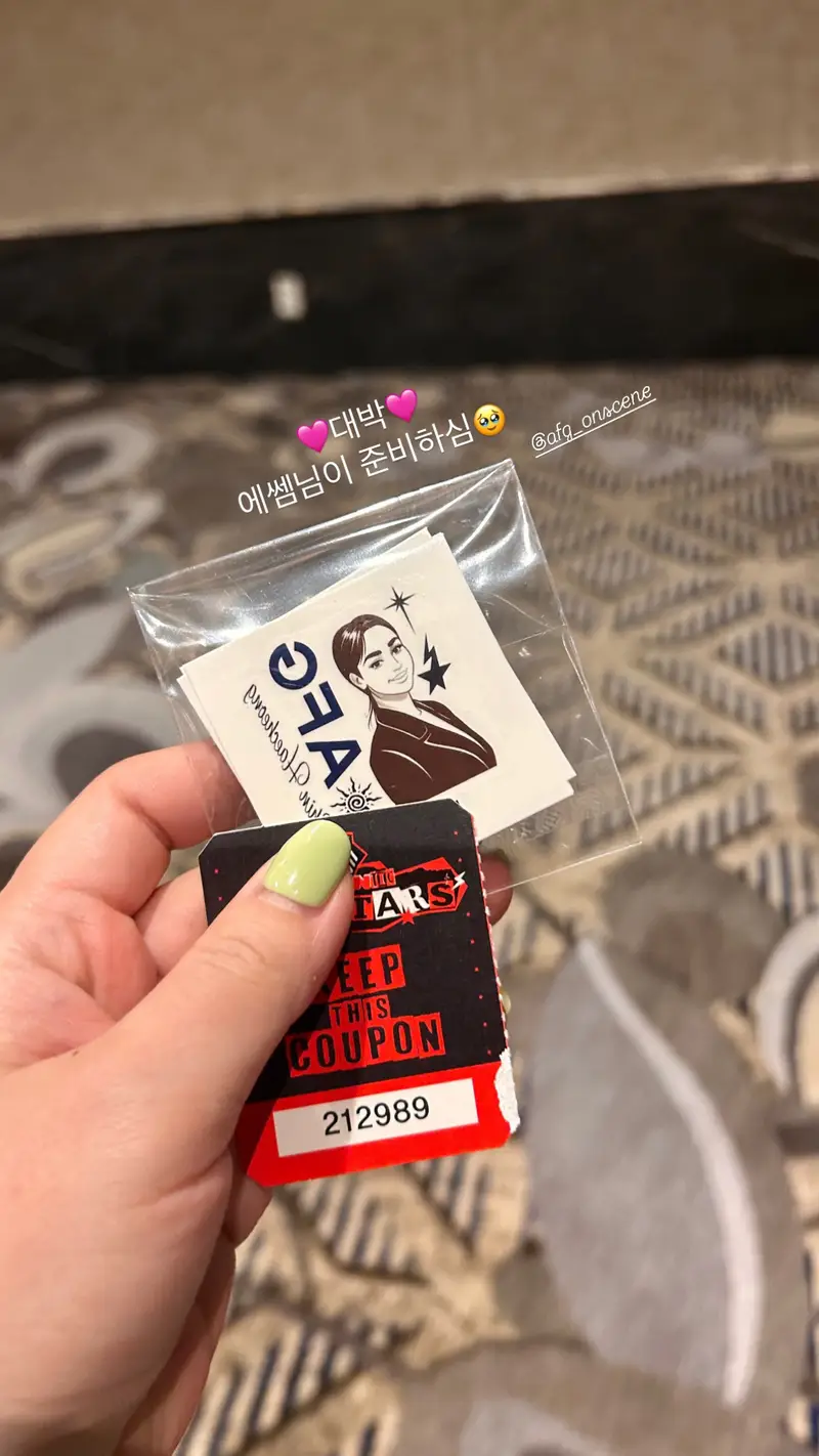 Tattoo sticker (2x2) (4 pieces) Purchased 2 x 2 inch 제작 후기 The quality is really good. The print is clear and well done. 

Even though it was placed closely, it came out very well. 

It looks smaller than I thought when I just looked at it. 

When I tattooed it on my body, the size was just right. 
- 마플 리얼 후기