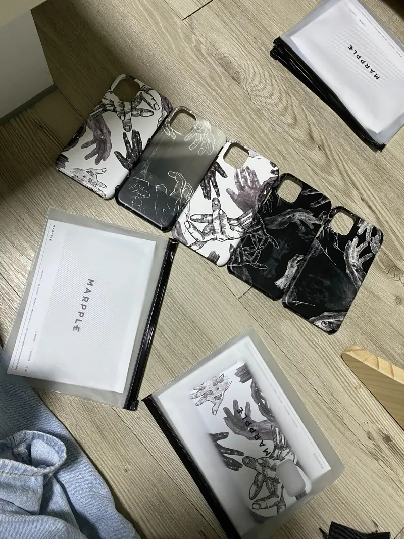 아이폰 11 하드케이스(무광) 아이폰 11 구매 제작 후기 걱정했는데 프린트가 잘되어서 너무 만족스러웠습니다. 주문제작이라 시간은 좀 걸리지만 또 주문해보려구요- 마플 리얼 후기