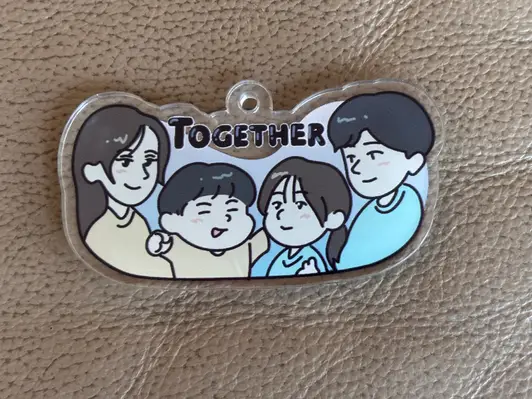 Custom Acrylic Key Ring (Clear) Purchased 28.74 x 15.75 inch 제작 후기 It came out so cute and pretty! 
It was my first time making a custom keychain, so I was a little nervous when I ordered it, but it came out so well, so I'm happy. - 마플 리얼 후기 