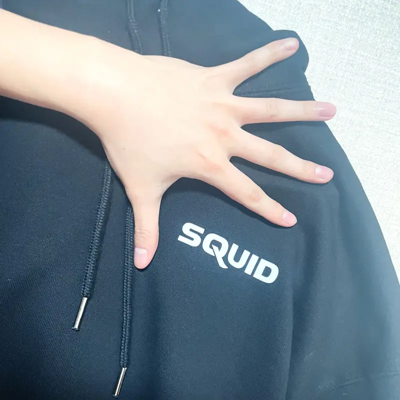 Daily Oversized Hoodie Purchased M / XL 제작 후기 As I happened to name my group Squid Group and we're going to a ski resort this winter, I thought, "Should I design a hoodie with a squid skiing pattern and wear it?" I made an image and ordered it, and I like it!! ㅋㅋㅋㅋ 

After I ordered it, Maple contacted me and said that it would be good to adjust the logo and text position, so I was so grateful that they took the time to order it for me. I'm looking forward to the ski resort that we'll be going to soon while everyone is wearing it!- 마플 리얼 후기