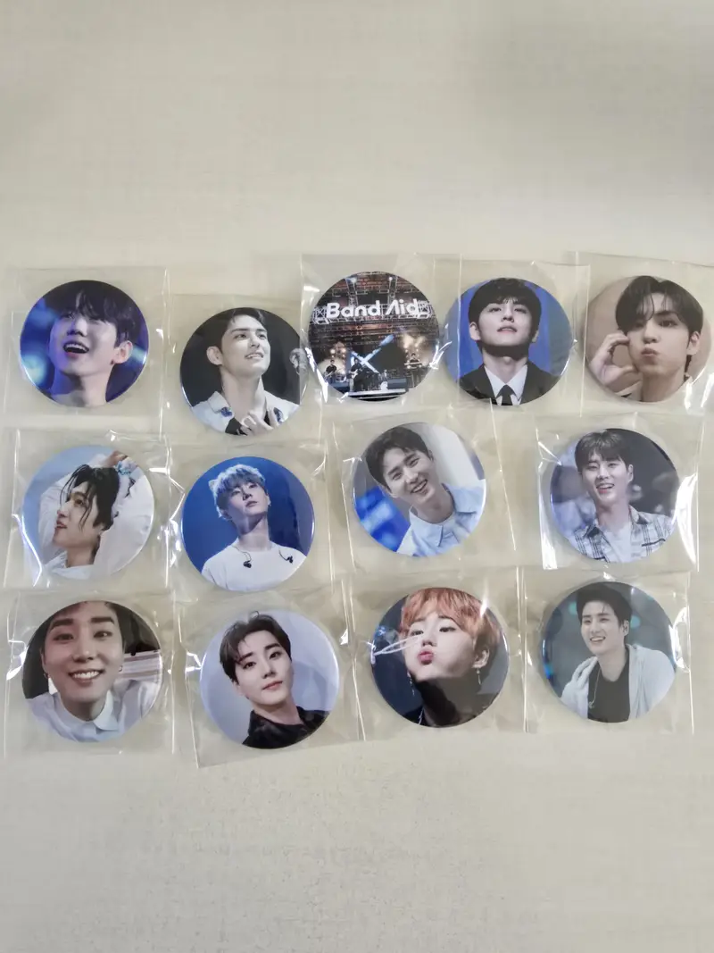 Button Pins Purchased 2.3 inch 제작 후기 This is my first time ordering pin buttons. 
The size is good and they are clear and I am very satisfied.^^ 
I ordered several, but I was happy that they were individually wrapped in plastic. - 마플 리얼 후기 