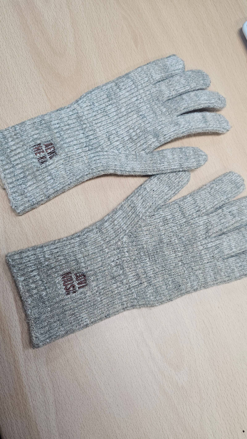 Touch Gloves Purchased 3.1 x 9.8 inch 제작 후기 The embroidery is so luxurious, the quality is good, and it touches everyone's heart so I love it~~- 마플 리얼 후기