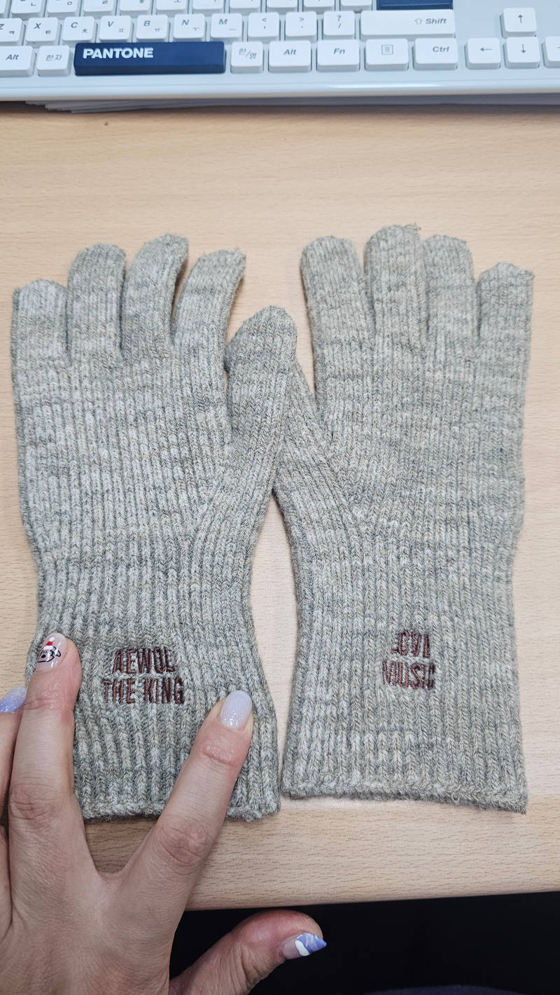 Touch Gloves Purchased 3.1 x 9.8 inch 제작 후기 Wow, the response is great~~ Everyone is really happy and wears it well- 마플 리얼 후기