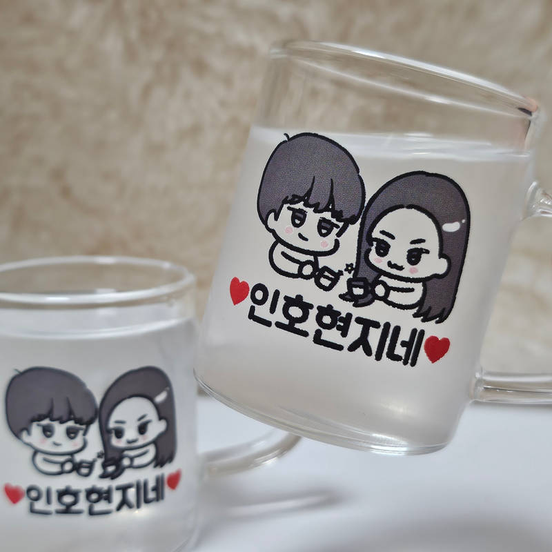 45 ml 購入 제작 후기 私たちの家の新婚夫婦のためにプレゼントに準備した焼酎杯ですㅎ。
制作当時、小さな星がちゃんと印刷できるかと思って連絡しましたが、親切にご案内いただき、安心しましたㅎ。
そして、この焼酎杯…持ち手があるので、もっと可愛いものありますよね…?中に飲み物を入れるから可愛さが倍増するマジック…プレゼントしてくれたら可愛いと周りで大騒ぎしたと言いましたよㅎㅎ もしかしたら家がプレゼントが悩んでいた方々に…完全イチオシです!!
+包装も完全に入念に個別包装して送っていただきました...包装さえ完璧グッドグッド!
*スタッフが実際の使用後に作成した後期です。 - 마플 리얼 후기