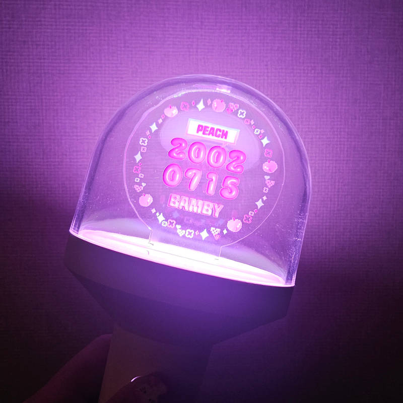 Circle LED Light Stick (Dome Type) Purchased 3.5 x 9.6 inch 제작 후기 Here's a cheering stick I made to commemorate my favorite idol's birthday! I wanted to decorate it cutely, so I put in a lot of small icons and designed it, but they all came out pretty and clear!! I'm really satisfied with the printingㅎ 

And I was surprised by the light-emitting power of the cheering stick..!! Even in bright places, the color of the cheering stick is so clear that you can see it clearly, and in the dark, it's almost like a flashlightㅋㅋㅋ! You can enjoy it properly by turning off the lights and waving the cheering stick during your favorite's birthday broadcast😎 

Not only does it print and light up, but it's also perfect because you don't have to buy batteries separately... I thought there wouldn't be any batteries, but they included them, so it couldn't be more convenient...😘 

Also, when I ordered it, I was curious if it would print properly, so I called and asked about this and that, and they checked and explained it thoroughly, so I was relievedㅎㅎ My dad's birthday is next, so I'm thinking of ordering one for his birthday party! 
*This is a review written by an employee after actual use.- 마플 리얼 후기