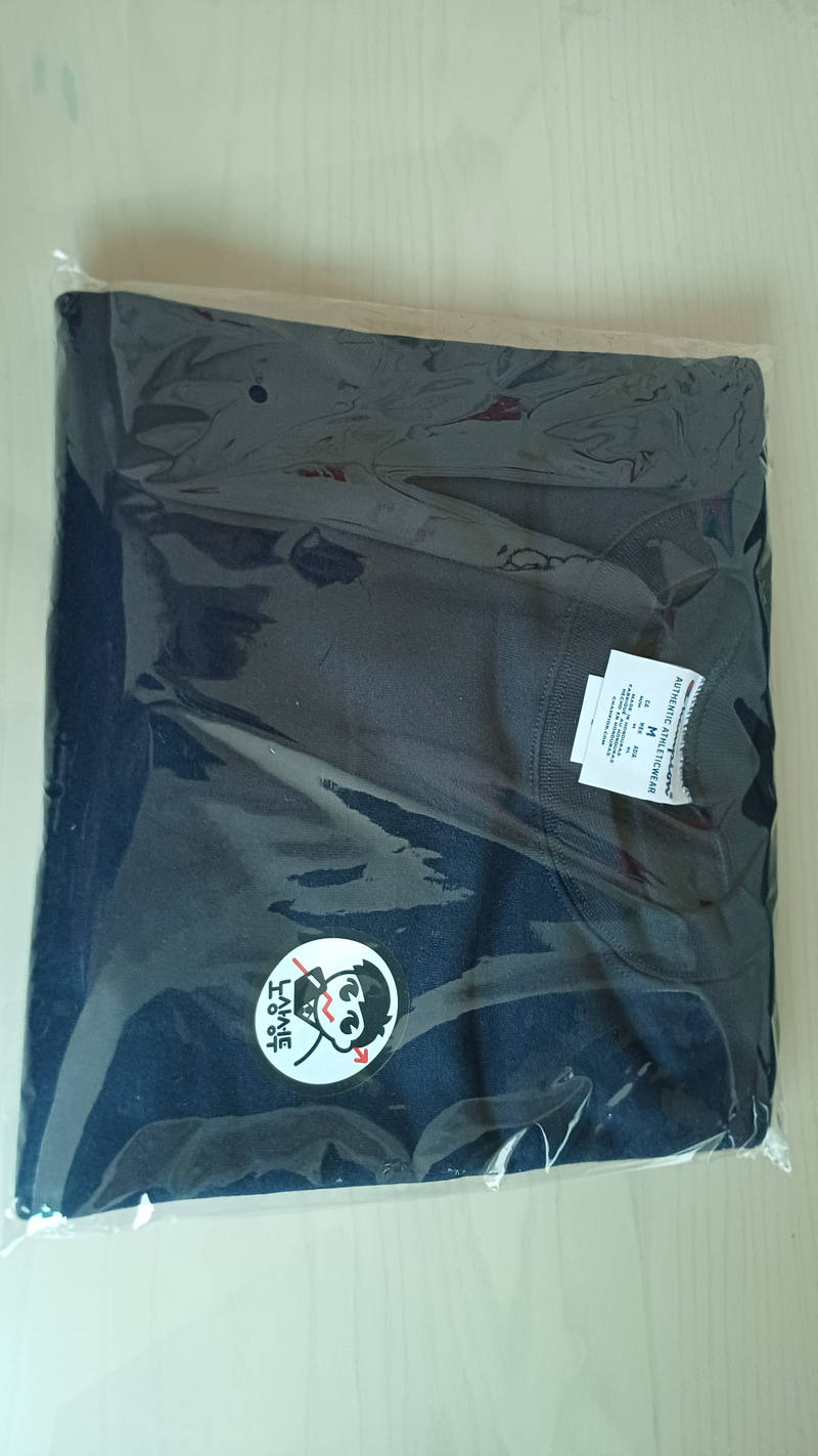 Champion Double Dry Eco Adult Crewneck Sweatshirt Purchased M 제작 후기 The fact that you can add customization to the Champion brand products that you trust and wear is really attractive. The lining is densely lined, so it is really warm, and the hem string allows you to adjust the fit, so it is very useful. I printed on both the front and back, and the location and size were precisely done just as I requested, so I am very satisfied. 
This is a review written after actually using the product after receiving it as part of the Maple Supporters activity.- 마플 리얼 후기