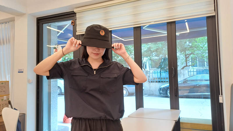 Bucket Hat Purchased 5.9 x 2.6 inch 제작 후기 This bucket hat is a basic design that goes well with any outfit. It has a depth that is neither too deep nor too shallow, so it feels stable when worn. I put a logo that I designed on the front of the hat, and I was impressed by the quality because it was printed so neatly and precisely as if it was embroidered. I am happy that I have a hat that is one of a kind in the world. 
This is a review written after actually using the product that was provided as part of the Maple Supporters activity.- 마플 리얼 후기