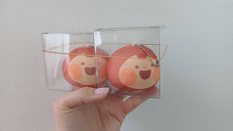 Ball Cake Plush Purchased ONE 제작 후기 It's really cute! It's the perfect size to fit in your hand, and it's soft and fluffy like mochi. Different expressions are printed on the front and back, and despite the round doll shape, the expressions are expressed well without any distortion. The printing quality is good, so it would be great as a gift. I want to make it again with a different design. 
This is a review written after actually using the product that was provided as part of the Maple Supporters activity.- 마플 리얼 후기
