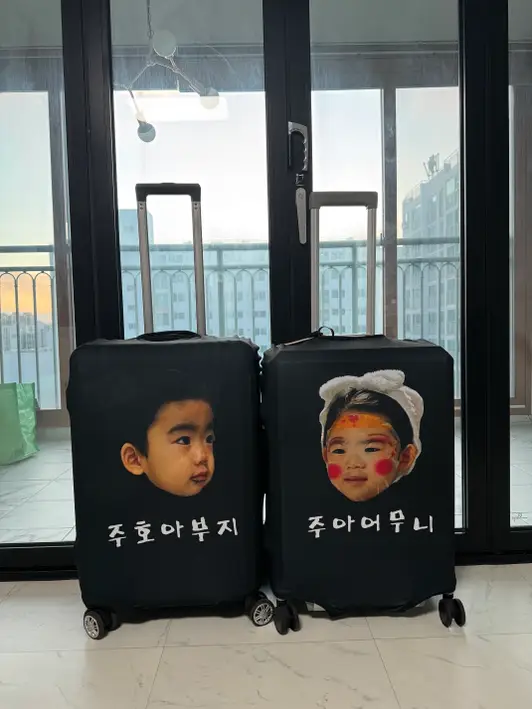 Personalized Spandex Travel Luggage Cover  Purchased M 제작 후기 So.. so cute! This time, we're going on a family trip with 3 generations, and I bought it so that we wouldn't get it mixed up with our family carrier! (M size - fits a 24/26 inch carrier perfectly!) It's even prettier because I left it in the cute image of my kids when they were little.. and it's even prettier when I put them side by side as a couple!! - 마플 리얼 후기 