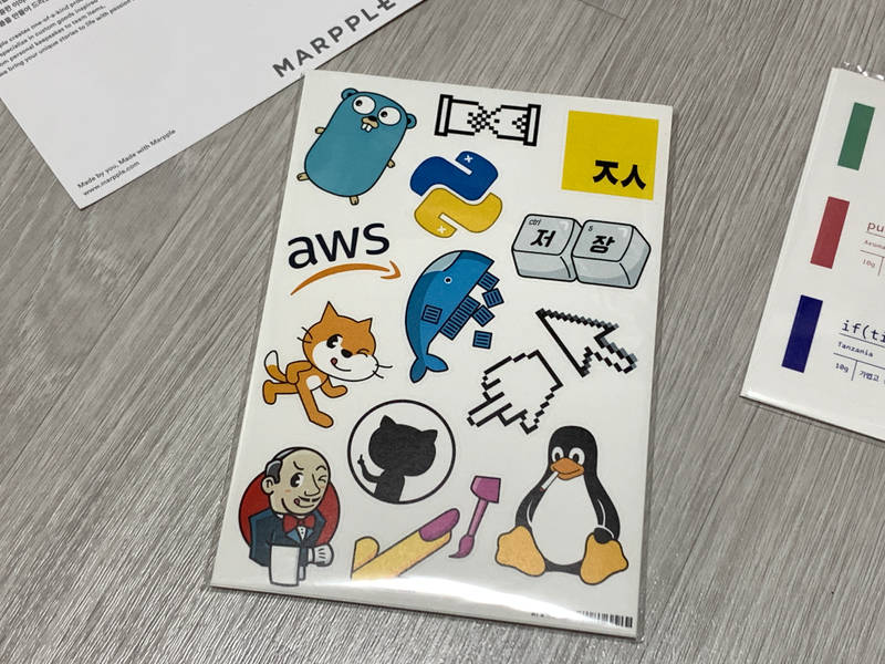 Custom Design Stickers Purchased Vellum paper 제작 후기 I made stickers to give to my developer friends. 

These stickers are of Linux smoking a cigarette and Docker losing a container. 

I hope my friends like them^^- 마플 리얼 후기