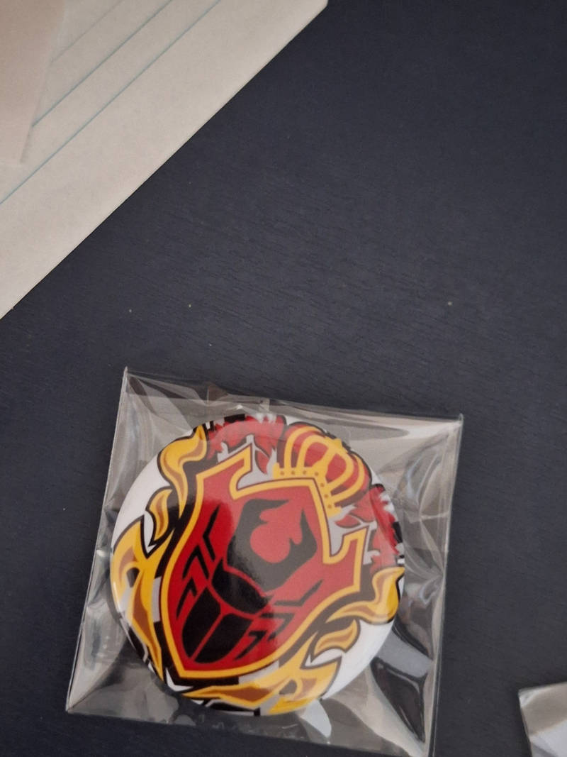 Button Pins Purchased 2.3 inch 제작 후기 The badge is so pretty haha thank you- 마플 리얼 후기
