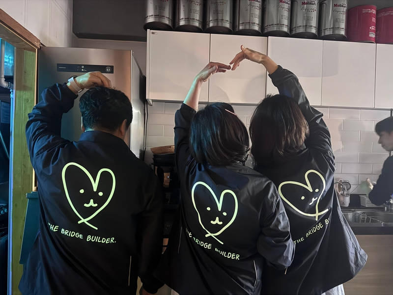 초경량 바람막이 자켓 L / 2XL 구매 제작 후기 교회에서 봉사하러 가면서 단체로 바람막이 제작해서 갔는데, 뒤에 야광이 정말 히트였구요 모두가 만족했습니다 
매 시즌마다 주문하려고 합니다. 퀄리티 정말 굿이에요!- 마플 리얼 후기