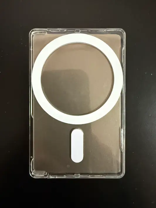 맥세이프 투명 카드 지갑 5.8 x 9.1 cm 구매 제작 후기 마플에서 파는 투명 카드 홀더에 비해 카드 수납공간이 적긴 하지만 키드를 잡아주는 홀더가 있어서 카드를 꽉 잡아주니까 덜 불안하고 더 좋은 것 같습니다 - 마플 리얼 후기 