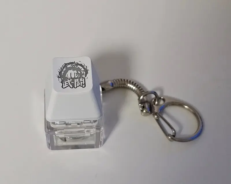 LED Keycap Keyring White (1 unit)  Purchased 1.8 x 1.8 x 1.1 cm 제작 후기 It came out so pretty with the rainbow~- 마플 리얼 후기
