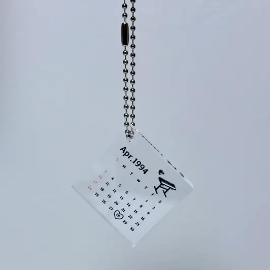 Custom Acrylic Key Ring (Clear) Purchased 15.75 x 15.75 inch 제작 후기 This was a key ring made to commemorate my favorite's birthday. 
I wanted to make the most of the feel of transparent acrylic while keeping the feel of a single page, 
and it was implemented just as I expected. 
Above all, I liked the fact that the acrylic was very transparent, and the printed part used a font that felt like an old typewriter, 
and it was printed neatly even though it was a small area. 
In particular, there was no part where the center alignment and printing location were pushed, which I was worried about, and it was located right in the center. 
There are many things to be careful about when making acrylic key rings, but since it was convenient from the manufacturing process to receiving it, I think I will use it again next time. 

This is a review written after actually using the product that was provided as part of the Maple Supporters activity. - 마플 리얼 후기 