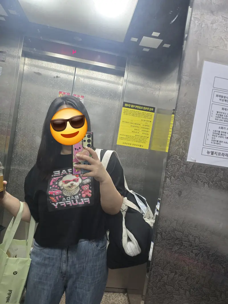 ドロップショルダークロップドTシャツ FREE 購入 제작 후기 クロップイ・ヒョヒョ..

胸囲が100を超えるのに頭部の胸部分のゆったりとクロップもあります。

細身の人が着ると、これよりはるかに長いようですが、私のようにふっくらした人も参考にしてください。

レビューを残す！- 마플 리얼 후기