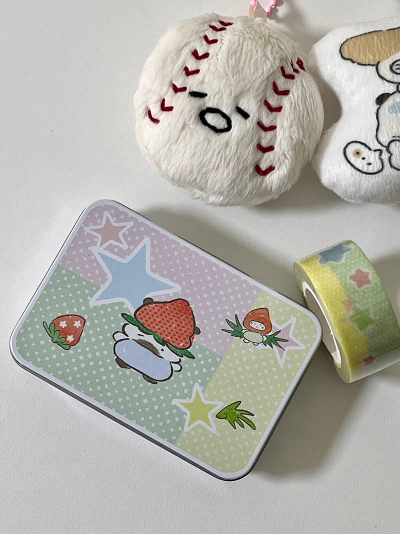 White Hinged Tin Box (Small) Purchased 3.7 x 2.6 x 0.8 inch 제작 후기 White hinge tin case is precious, precious.. … !! 
Maple is definitely easy to use with the Maple editor, so if you have an image, you can make various goods, so it seems great for beginners who can't handle illustrations! 
I like the colors and the packaging is neat, so it's my second favorite after Mate;; 

This is a review written after actually using the product that was provided as part of the Maple Supporters activity.- 마플 리얼 후기