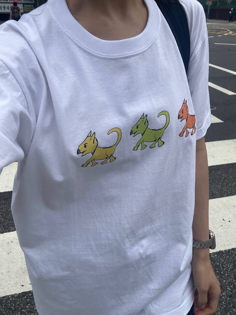 Value Adult T-shirt Purchased L / XL 제작 후기 I printed a short-sleeved T-shirt with a picture my mom drew!!! My mom really liked it ㅎㅎ I was so happy and proud that it was a short-sleeved T-shirt with family memories! I was so happy that I could put the design on the back of the neck, and the background was removed so cleanly~~! I think I'll be customizing it many times in the future when I have to make T-shirts for special occasions! 
*This is a review written after actually using the product that was provided as part of the Maple Supporters activity. 
- 마플 리얼 후기