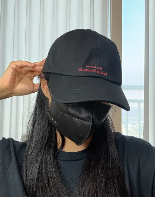 베이직 볼캡 12 x 7 cm 구매 제작 후기 검은색에 빨간색 텍스트 완전 예쁘네요!!!! 검정 모자는 무조건 있어야 하는 아이템인데, 포인트로 빨간색 글씨를 했는데, 진짜 예쁨요!!!!
혹시나 로고가 잘 나오지 않을까 걱정이 많았는데,
여러개 주문했는데, 어쩜 이리 하나같이 다 마음에 드는걸까요????
진짜 너무 예뻐요!!! - 마플 리얼 후기