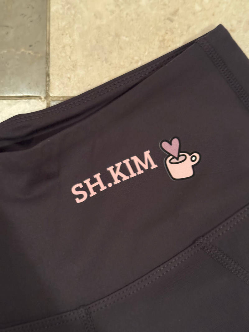 RESPIRA 1002 Daily Capri Bootscut Pants Purchased 6(M) 제작 후기 I ordered it to wear when I go yoga, but it feels more special because I have my initials engraved on it, and it feels like I have my own workout clothes, so I love it!- 마플 리얼 후기