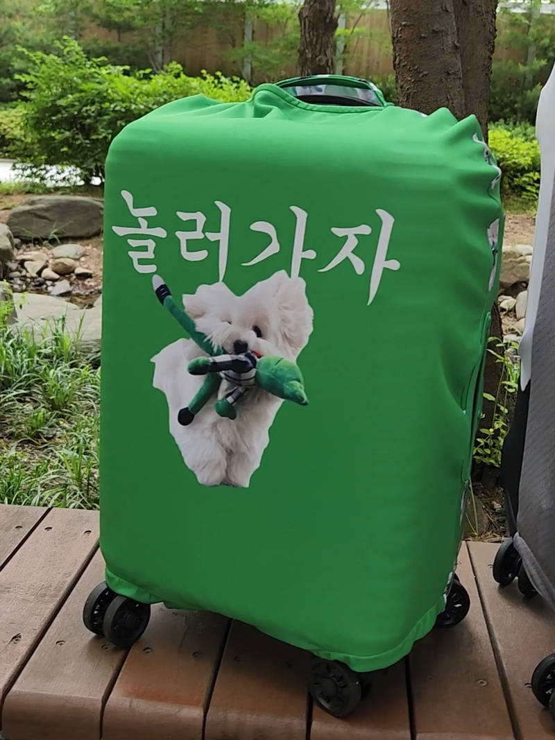 Personalized Spandex Travel Luggage Cover  Purchased S 제작 후기 I think this is the hottest among my custom items. 
I'll show off my puppy's cuteness during vacation! 
The fabric is thick and the printing is neat and clean. 
It's hard to find a carrier when traveling, 
but I think I'll be able to find it in one go with this carrier cover. 
🧙‍♀️This is a review written after actually using the product that was provided as part of the Maple Supporters activity. 

- 마플 리얼 후기
