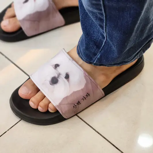 Slippers (Black) Purchased M9 / W11 제작 후기 These are comfortable slippers with soft soles.
I made them for walking and going out for a short time in the apartment complex.
They are so useful that I am satisfied with them enough to make more.
My new custom items always seem right.
🧙♀️This is a review written after actually using the product that I received as part of the Maple Supporters activities.
- 마플 리얼 후기