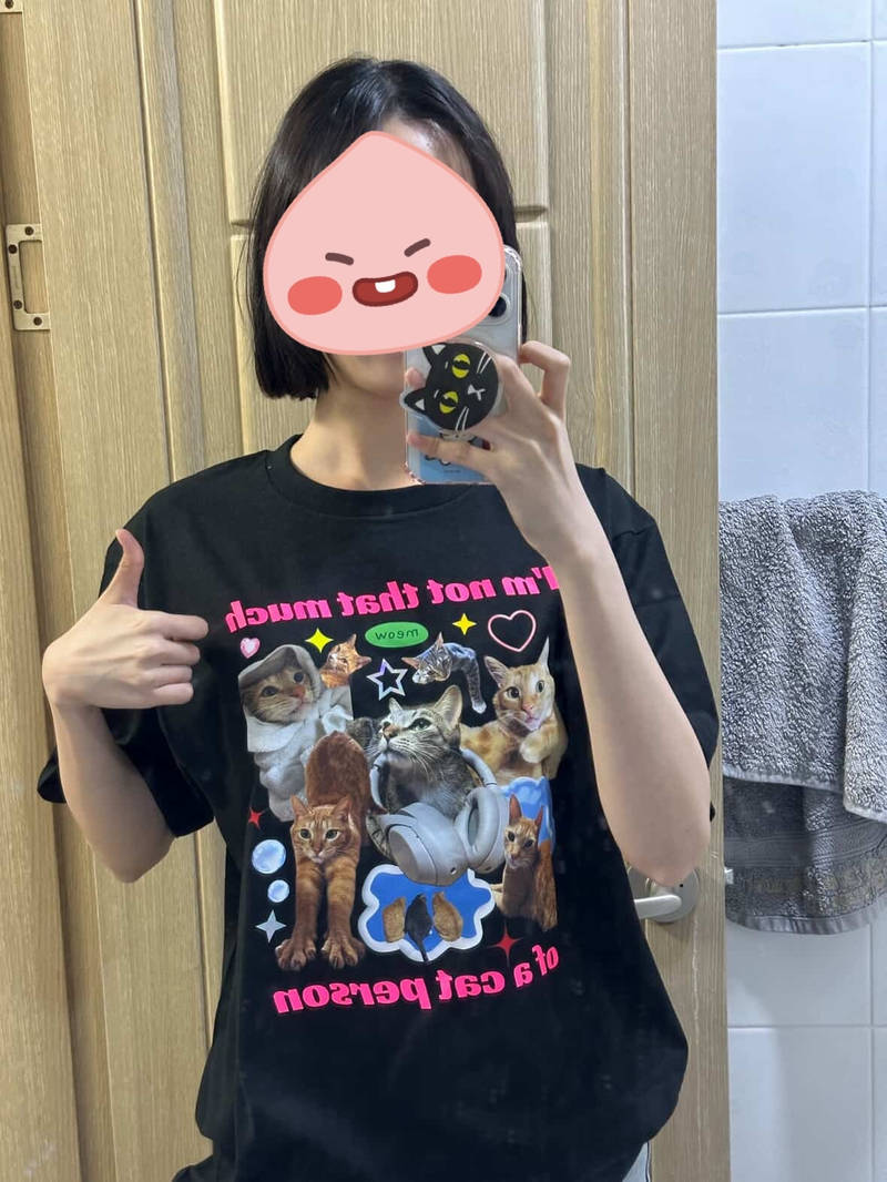 Printstar Premium Cotton Adult T-shirt Purchased L 제작 후기 I made it into a cat for my cousin's birthday present. 
I was worried because it was my first time, but fortunately it turned out pretty. 
My cousin also said it was cute and liked it. 
I think I'll make it again next time! 

For reference, I paid on April 19th, it was completed and shipped on the 25th, and I received it on the 26th. 
I copied it on my iPhone and edited it with a free template on Maple, and it turned out fine. LOL- 마플 리얼 후기