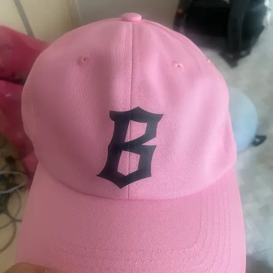 Basic Adjustable Cap Purchased 4.7 x 2.8 inch 제작 후기 Thank you so much for designing this hat. I was looking for a pink hat and I will wear it a lot this summer to block out the sun. - 마플 리얼 후기