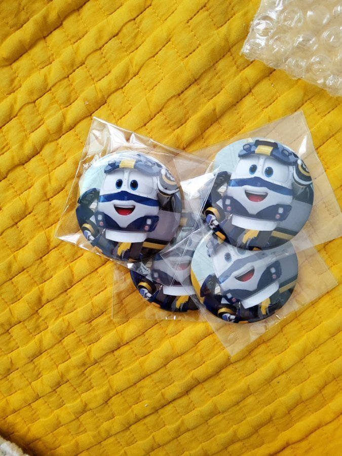 Button Pins Purchased 2.3 inch 제작 후기 Thank you! I will wear it well and carry it around!- 마플 리얼 후기