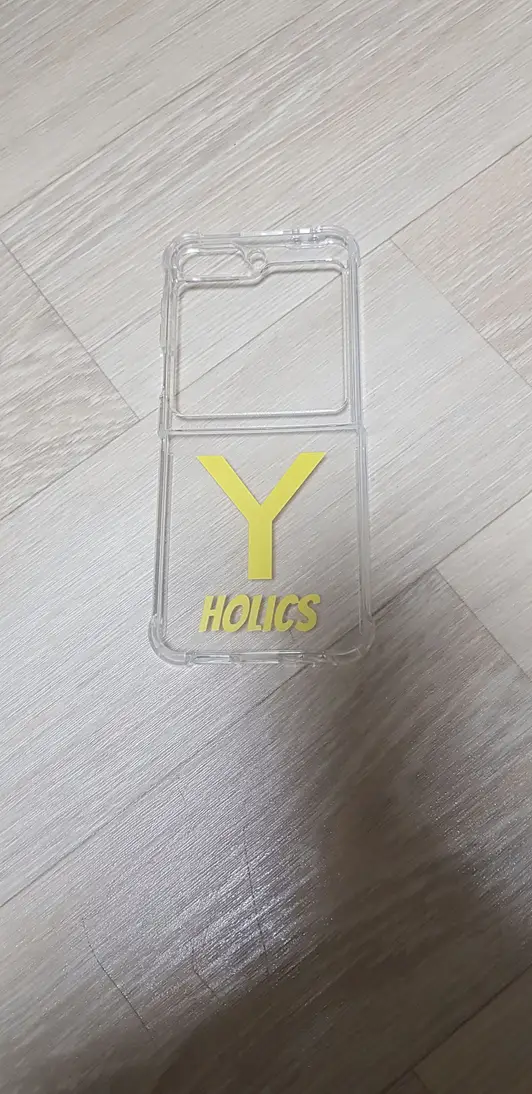 Galaxy Z Flip5 クリアケース Galaxy Z Flip5 購入 제작 후기 電話自体の色が白で、文字色が淡黄色です。
写真にはただの製品写真だけがあり、携帯電話に挟まれたものはありませんが、携帯電話にぴったりです。
 - 마플 리얼 후기 