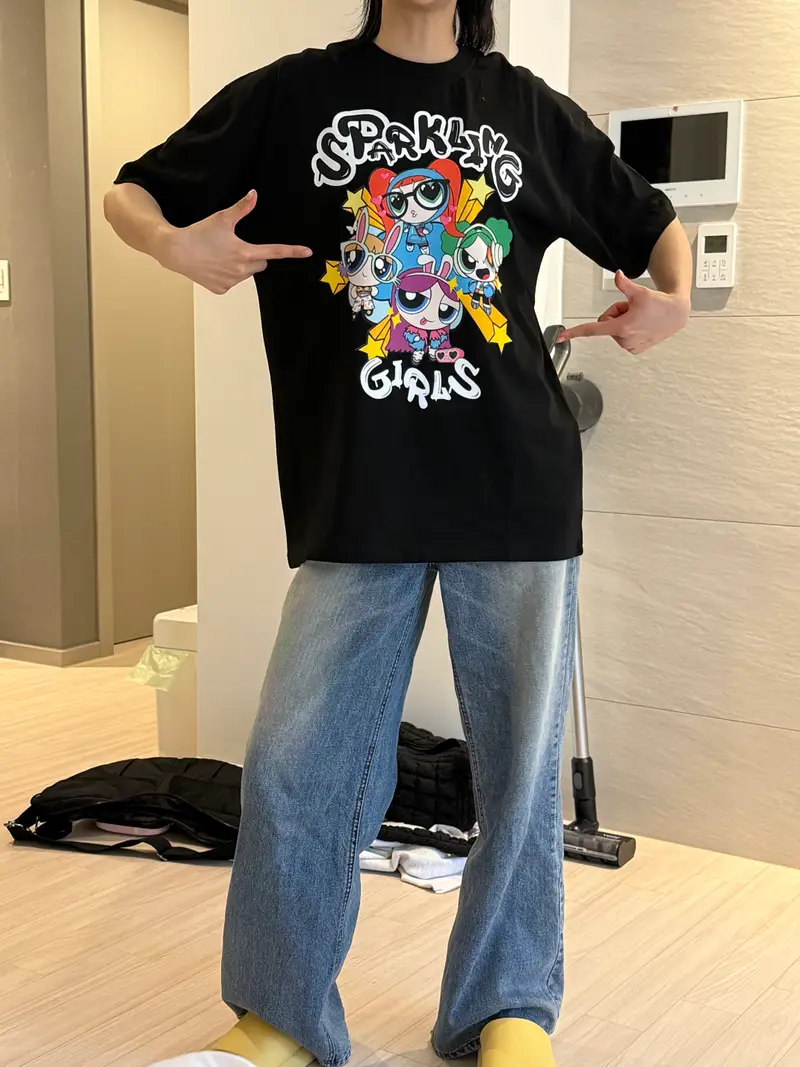 BECANVAS 18s Short-Sleeve T-Shirt Purchased 95(M) / 100(L) 제작 후기 It was delivered in 9 days after I ordered it, but excluding weekends and holidays, it seems to have arrived in 4 days. Super fast! I like big-sized clothes, so I really like it~ The fit is pretty, the print color is vivid, and the shaving is really nice. My friends all said it was pretty and liked it!- 마플 리얼 후기