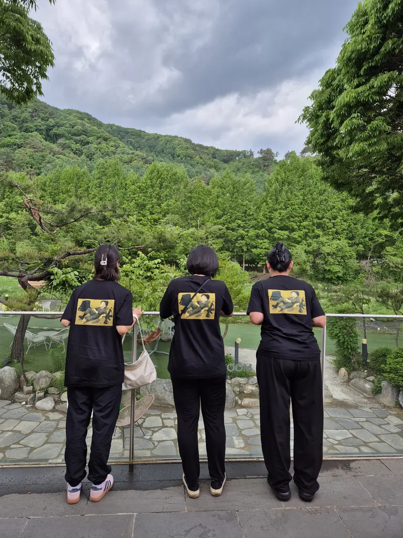 30수 Value 라운드 티셔츠(남녀공용) L(95) / XL(100) 구매 제작 후기 배달 변경을 두번이나 요청드렸는데 친절하고 빠르게 조치 해주셨어요!! 감사합니다.
친구들도 퀄리티 너무 만족한다고 하더라구요 ㅎㅎ 뿌듯하네요 앞으로도 자주 주문할 것 같습니다~
면은 적당이 얇고 탄탄해서 딱 좋아요.
색깔이 더 다양해지면 좋겠어요 ㅠㅠ 맨날입게- 마플 리얼 후기