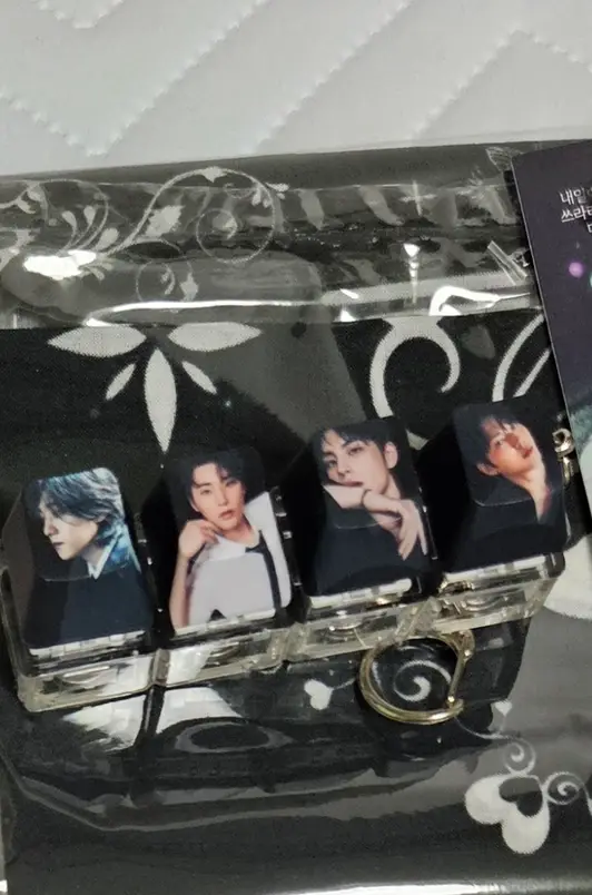 Custom Full color Key Cap (R3) Purchased 0.7 x 0.7 x 0.37 inch 제작 후기 The printing came out as expected! The product itself is of good quality and it printed exactly as I wanted, so I am very satisfied! - 마플 리얼 후기 