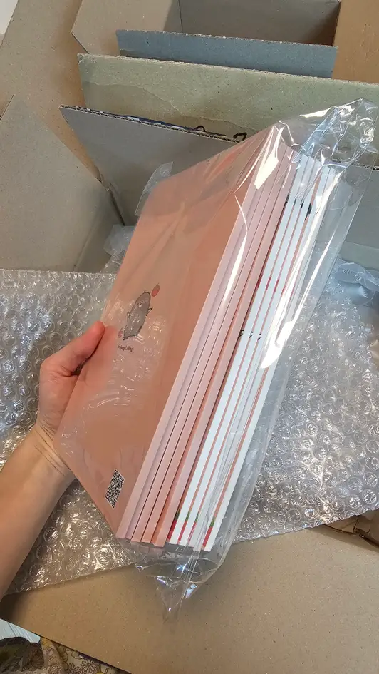 A5 Notebook Purchased 5.8 x 8.3 inch 제작 후기 Shipping was fast and I really like it! But I didn't know that the inside was dotted ㅠ I only found out after receiving it and looking at the small details at the bottom ㅠㅠㅋㅋ - 마플 리얼 후기 