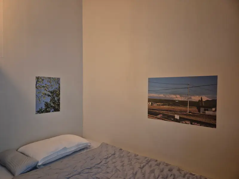 가로 리무버블 패브릭 포스터 (A2) 59.4x42cm 구매 제작 후기 아무래도 리무버블 방식이다 보니 접착력이 강한편이 아니라서 걱정했는데 벽지에 들뜬부분 없이 밀착된 상태로 잘 유지되네요 감사합니다.- 마플 리얼 후기