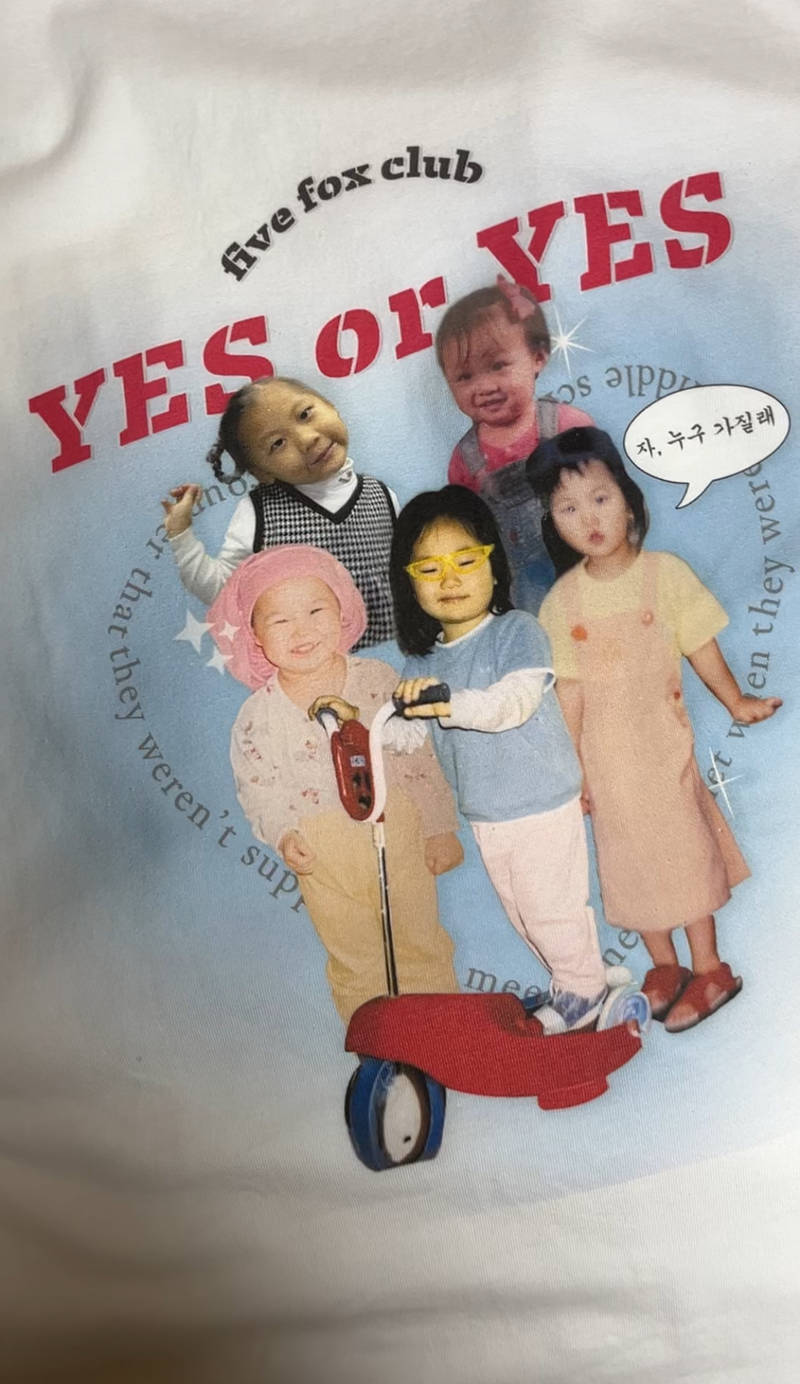 BECANVAS 18s Short-Sleeve T-Shirt Purchased 100(L) / 105(XL) 제작 후기 ㅋㅋㅋㅋThanks to you, I'm so happy that I'm making so many memories with my friends... 
I copied my friends' faces and designed them one by one, and I like that the colors turned out just as I thought! 
Usually, when I have them made, bright pinks or blues come out dull and dark, but they came out just as I designed them. 
The delivery took about 3 days. It came faster than most clothing shopping malls, so I wondered if it was a goods siteㅋㅋㅋㅎ 

My friends also said they were so cute, and I'm going to wear them together and play games during this summer vacation! 

☆Size Tip! 
: The large size is a bit big for people who are 160cm~165cm, so if you're petite, I recommend the M, and if you want to wear it loosely, I recommend the L! 
: I ordered after looking at the detailed list, but the X-Large is too big for people who are over 165cmㅋㅋㅋㅋㅎ But it's pretty. 

Thank you for making it so pretty. (bow) 
- 마플 리얼 후기